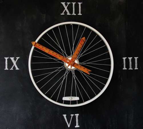 http://www.instructables.com/id/Bicycle-Rim-Clock/